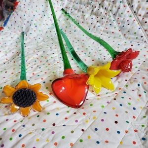 Four glass flowers Medium steam.